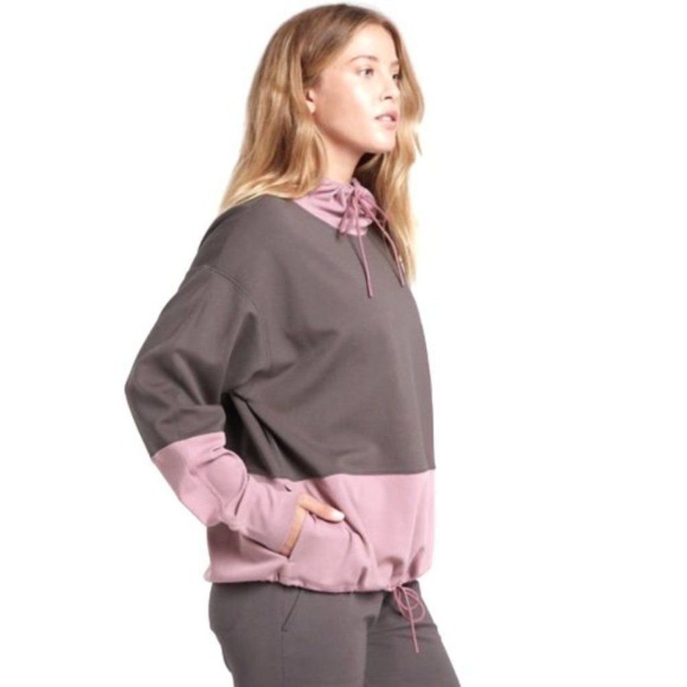 Athleta
Hermosa Mock Neck Sweatshirt Top Size M